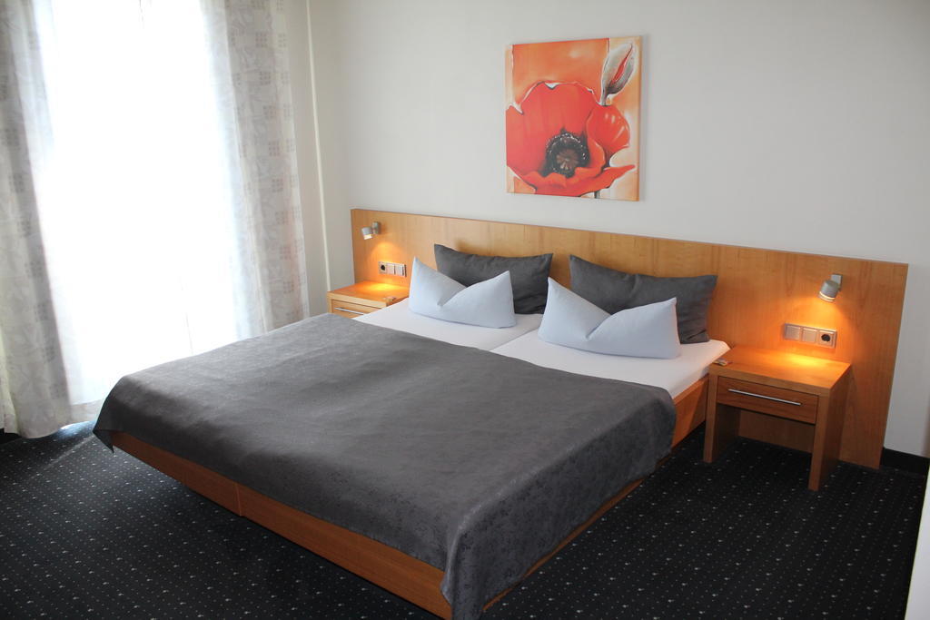 Hotel Goldener Hirsch Suhl Extérieur photo